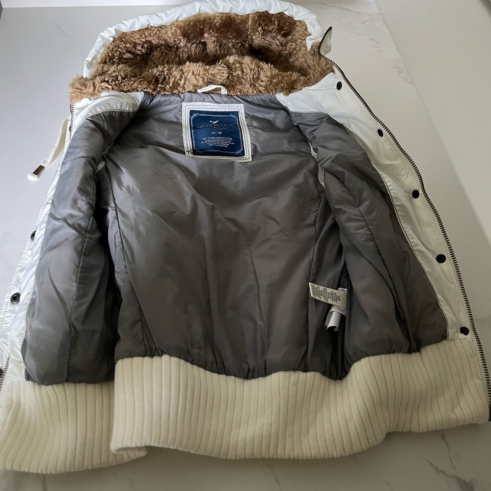 NWOT,, American Eagle, not worn, no tag, winter white, winter vest, - Picture 11 of 16